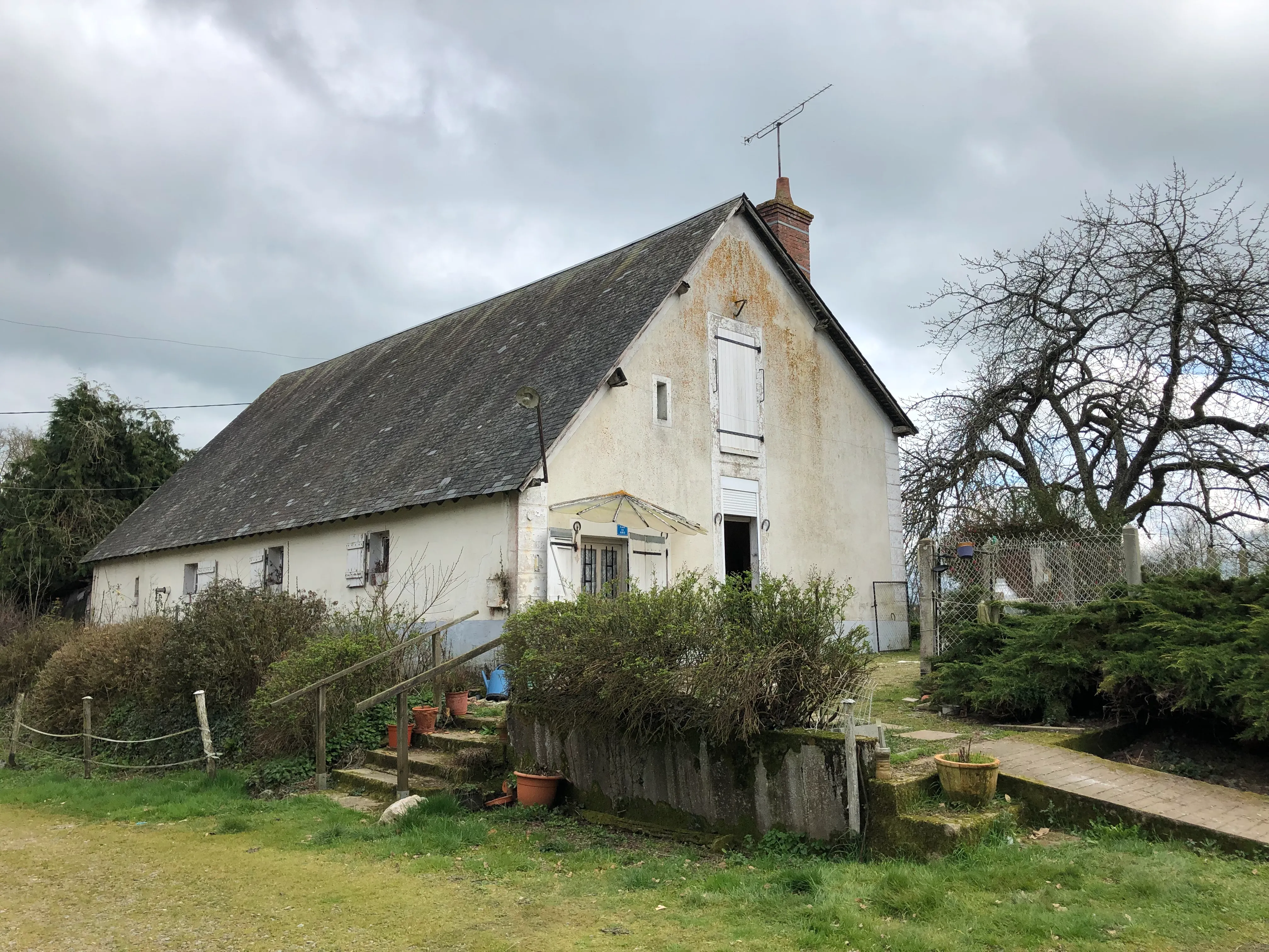 La longère avant les travaux — façade d'origine