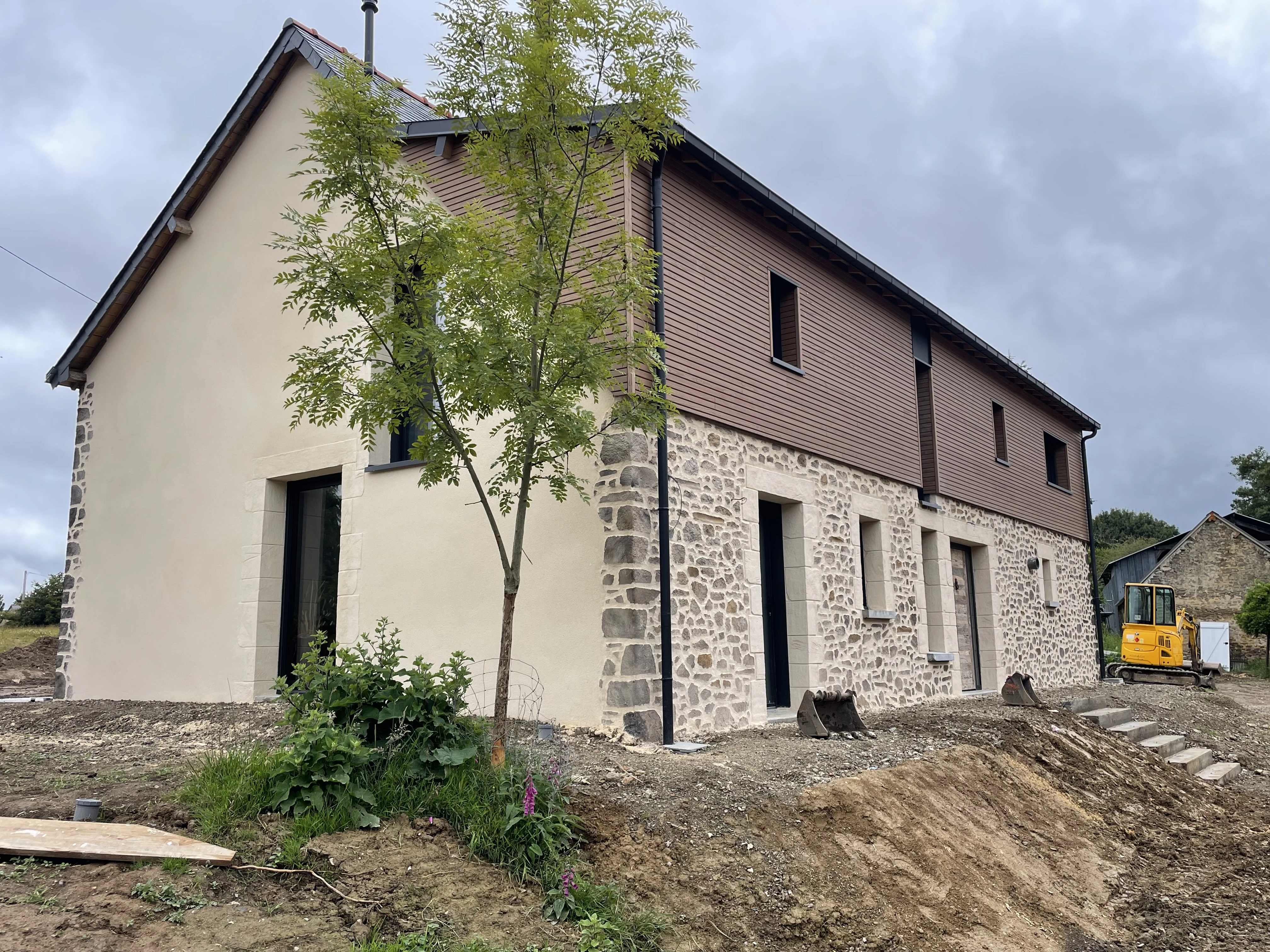 Longère contemporaine — extension verre et acier Mayenne